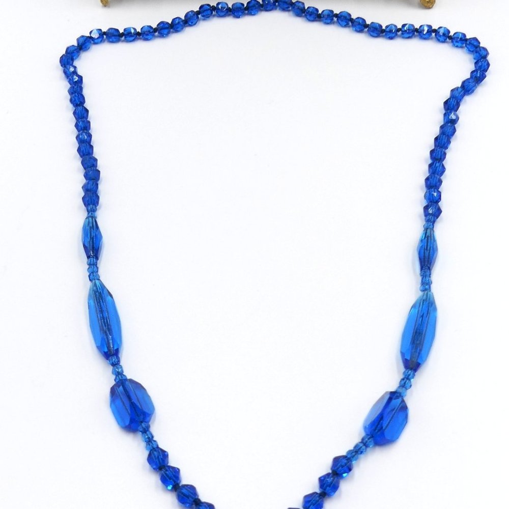 Vintage Art Deco peacock blue glass bead necklace